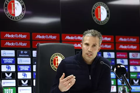 فان بيرسي: لدينا فرصة للتأهل أمام إنتر.. وغياب إيجور أمر محبط